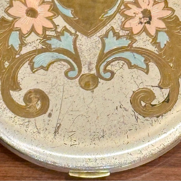 🌟HP🌟VTG 1950s Zell Fifth Avenue Silver & Gold Tone Metal Compact Heart & Floral - Picture 10 of 10